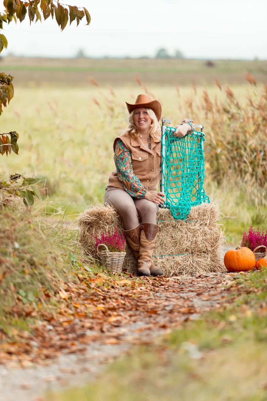Albertine van Easy Slowfeeder buiten bij een Easy Slowfeeder