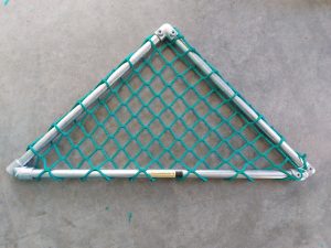 Driehoekig slowfeeder frame met net